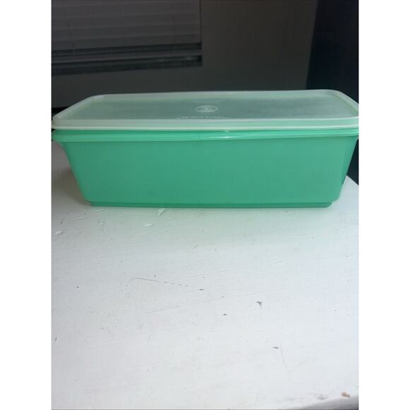 Tupperware Celery Vegetable Green Keeper #782-3 Container w Lid and Vent - Picture 6 of 7